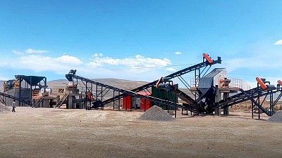 Planta Trituradora con Chancadora Primaria y Secundaria para Minería de Mediana Escala en Perú