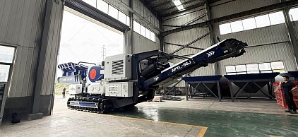 AIMIX Crawler-Mounted Mobile Rock Crusher Undergoes Factory Testing